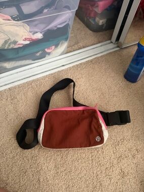Lululemon belt bag rust with pink trim